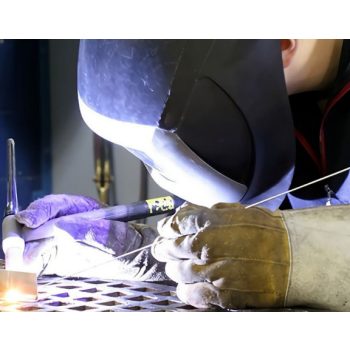 AWI hegesztő képzés profiktól. Precíziós technológia, kiemelkedő kereset. Országos partner a szakmai fejlődésben
